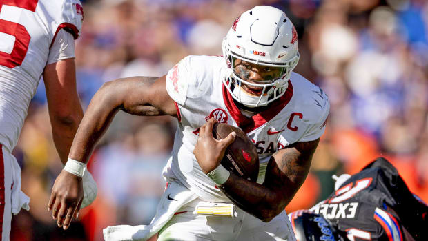 Razorbacks quarterback KJ Jefferson running against Florida
